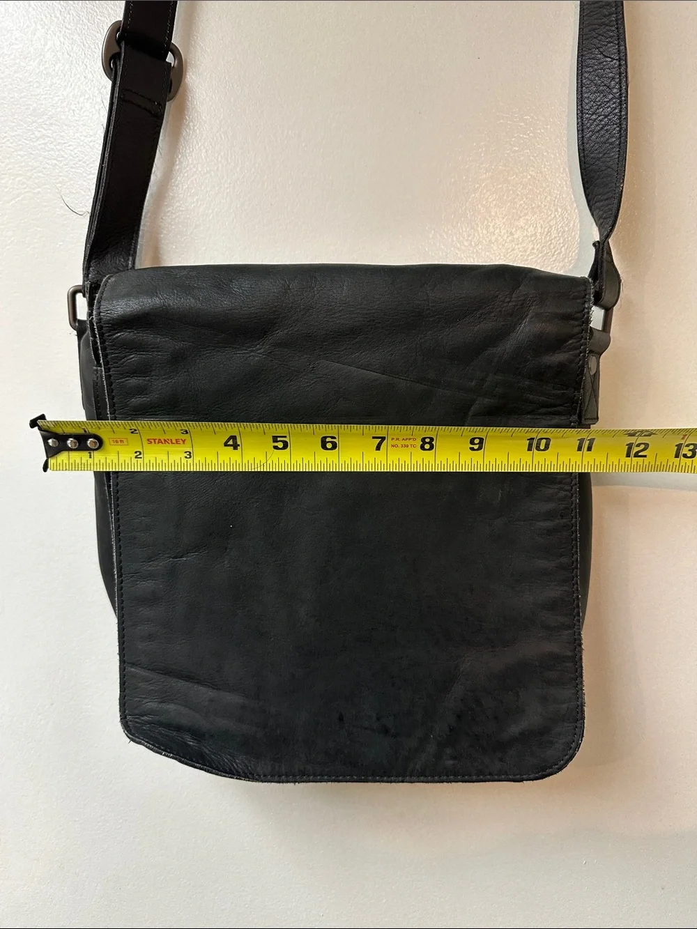Kenneth Cole Men Women Black Leather Crossbody Bag